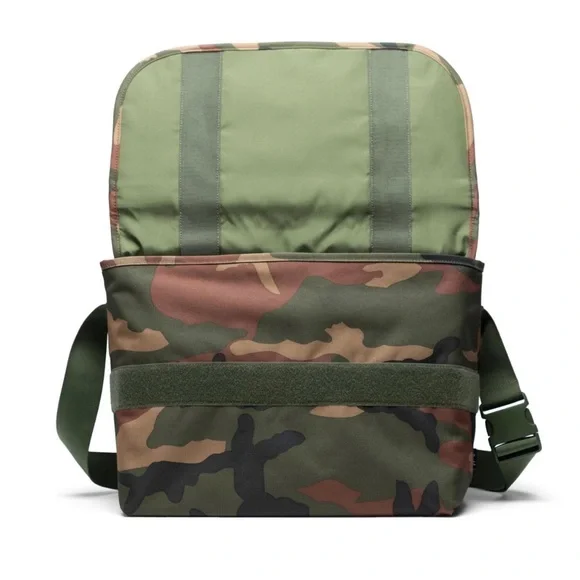 Herschel supply co. - messanger bag - camo - NWT* - Picture 2 of 5